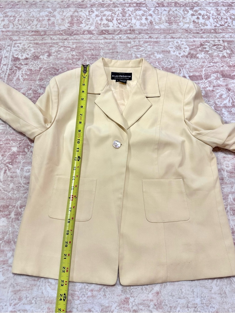 Vintage 🌼 100% Silk Liz Claiborne Butter Yellow Jacket - Picture 10 of 12